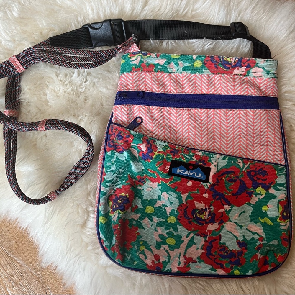 KAVU keepsake crossbody rope bag roses